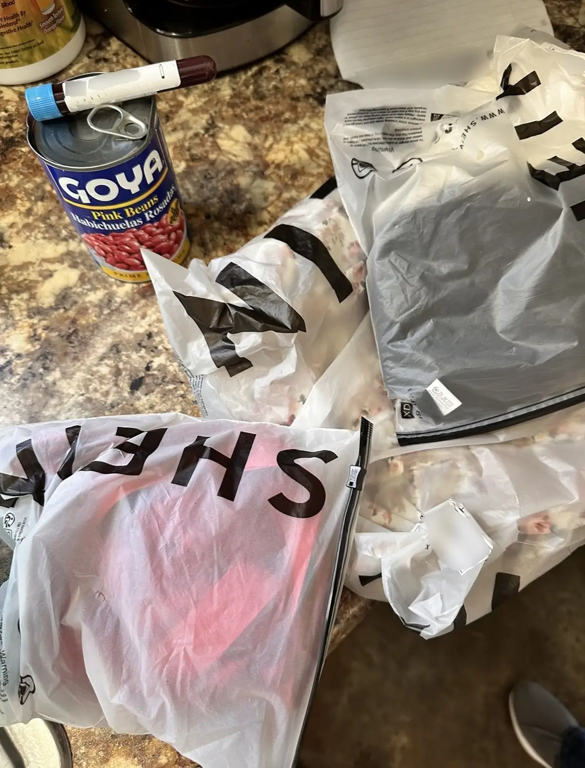 Anna claims there was also a can of beans in the order.