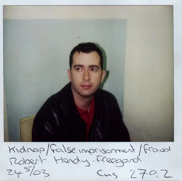 Sandra began dating Robert Hendy-Freegard who adopted the name 'David' (