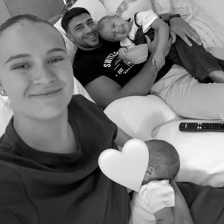 Family of four (Instagram/@mollymae)