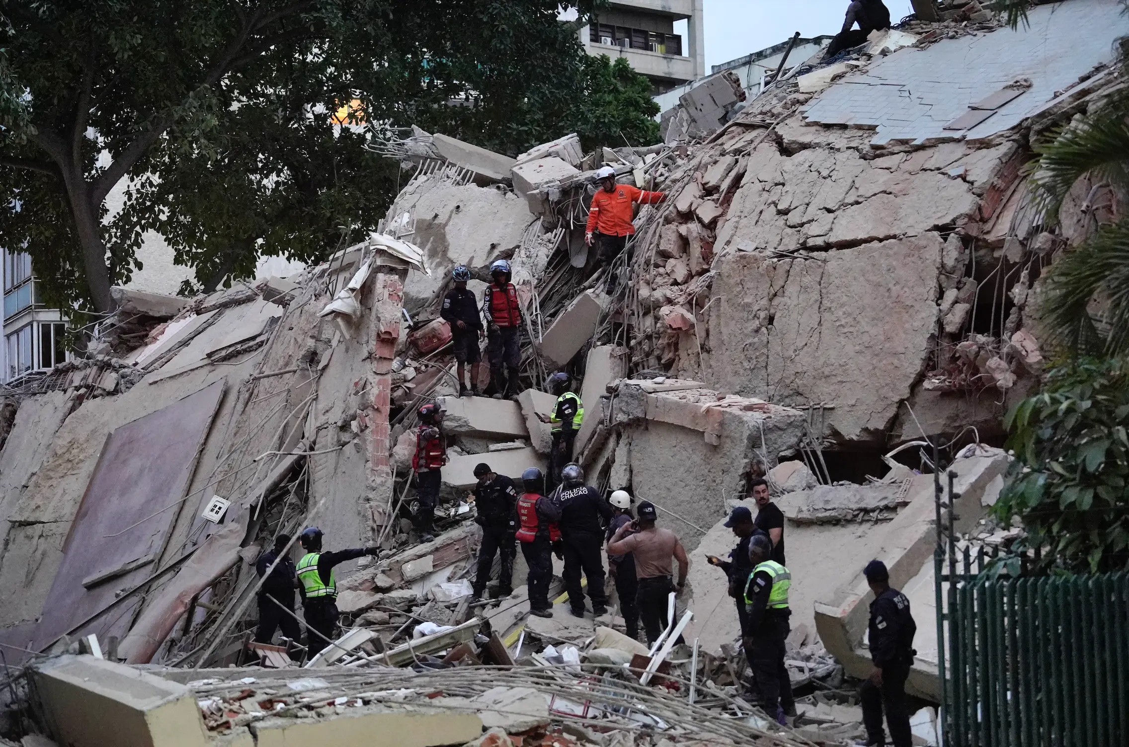 The twin earthquakes killed over 1,400 people (Manaure Quintero / AFP via Getty Images)
