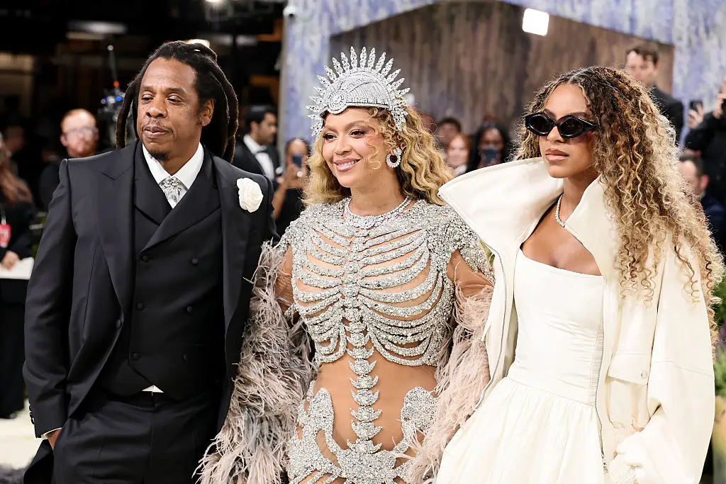 The teen was adamant that she wanted to keep her shades on during the red carpet (Theo Wargo / Staff / Getty Images)