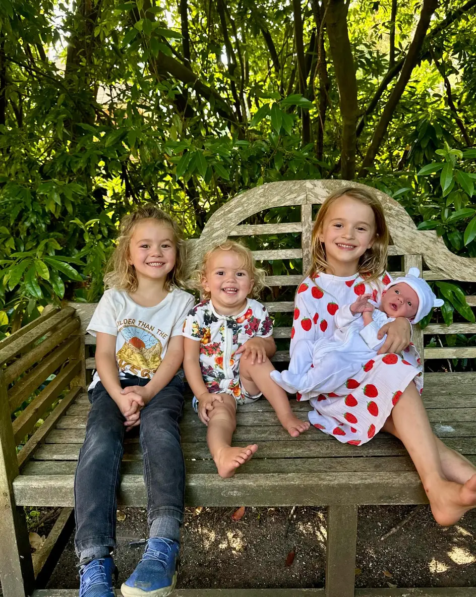 Joe's newborn son with his siblings. (Instagram/@thebodycoach)