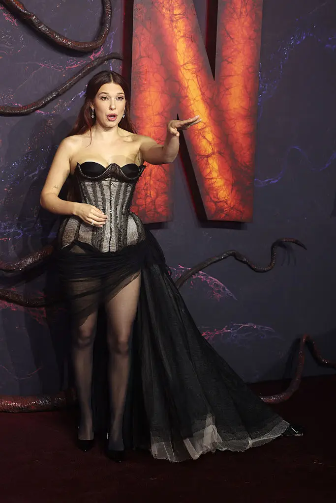 The actress told the paps: "You smile!" (Neil Mockford/Getty Images)