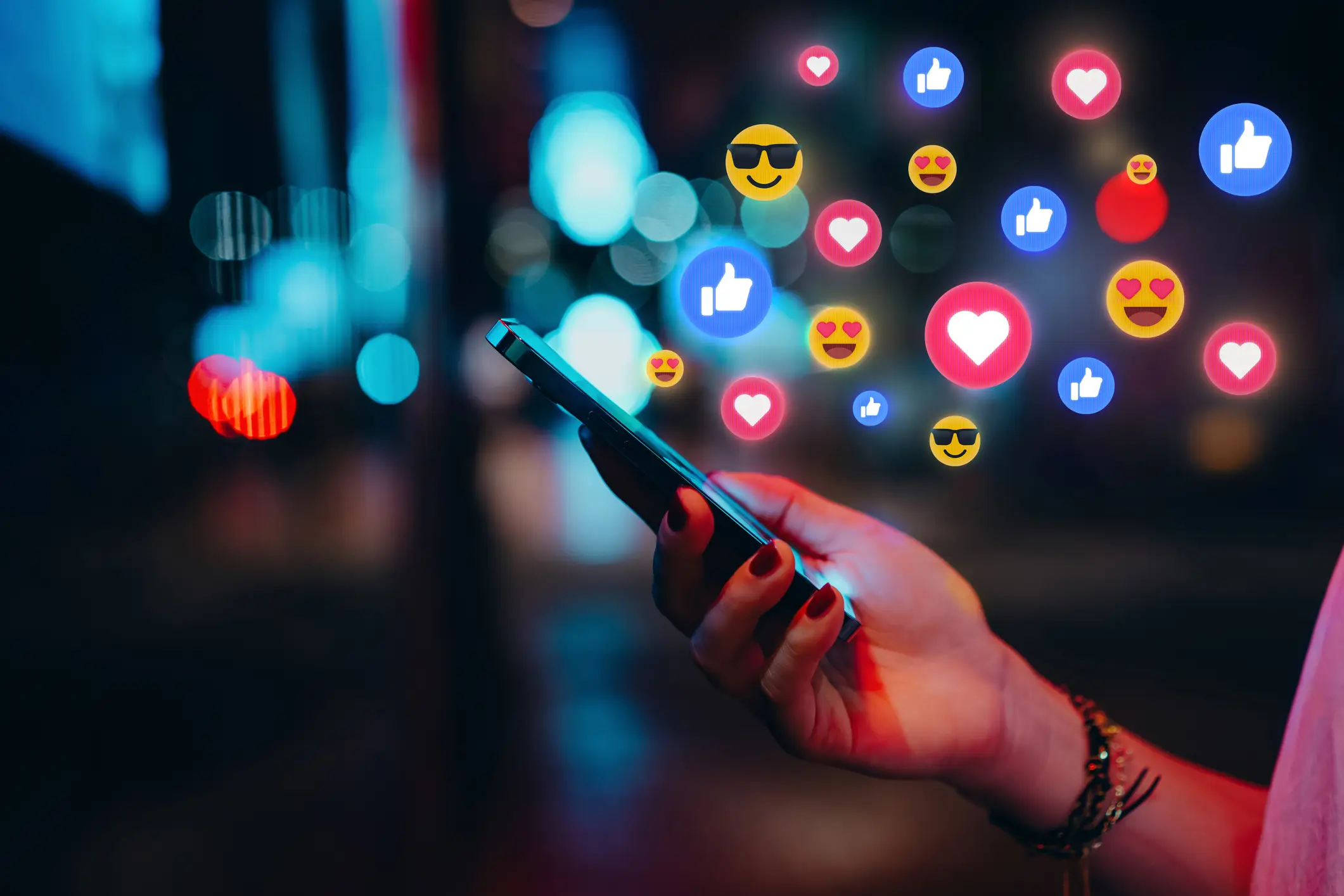 We get a 'neurochemical surge' when we get positive engagement on our Instagram posts (d3sign / Getty Images)