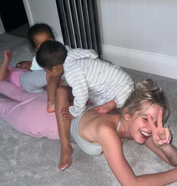 Helen Flanagan fans have defended the actor after she was mum shamed by trolls on Instagram.