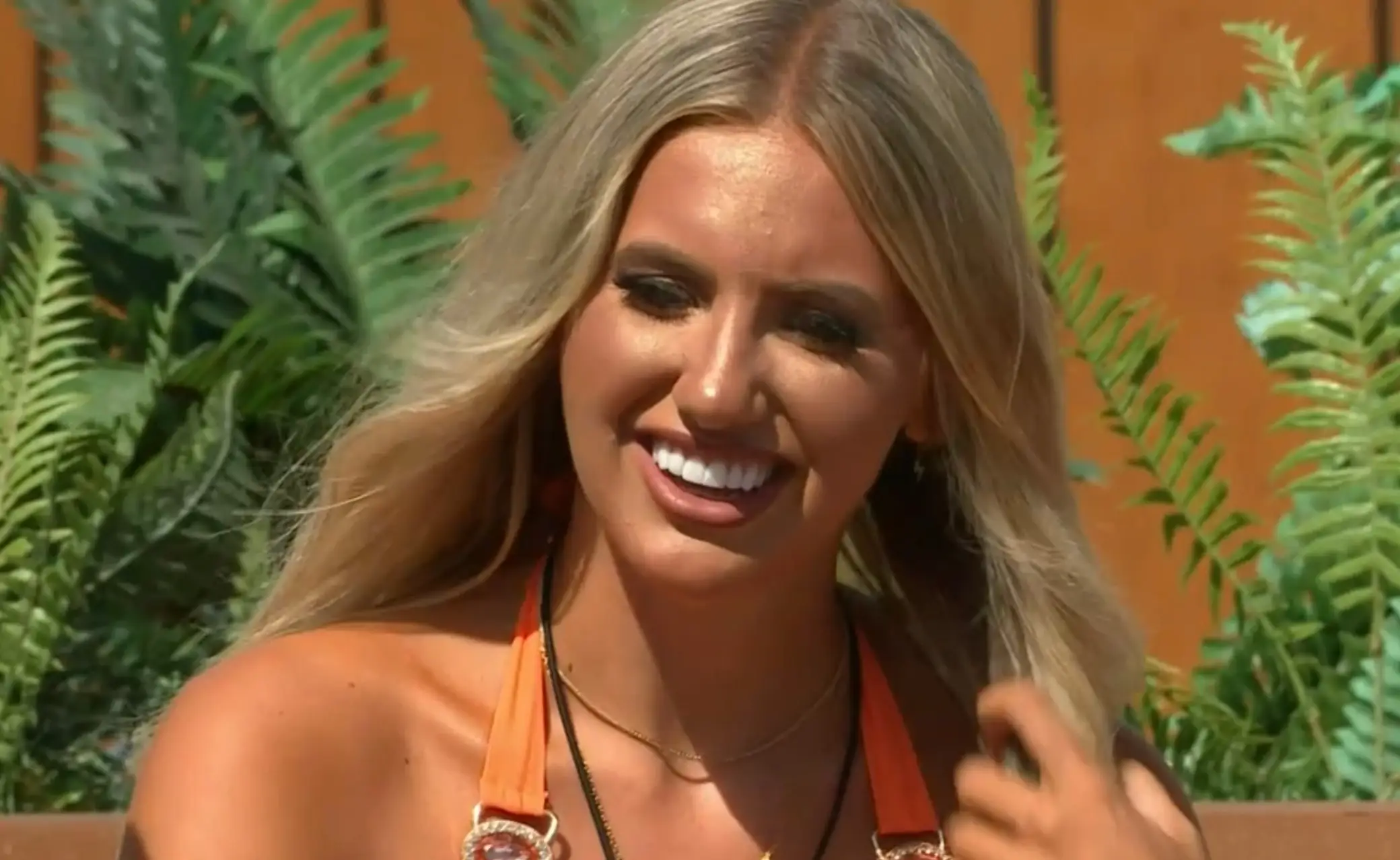 Mollie and Luca could be seen flirting.