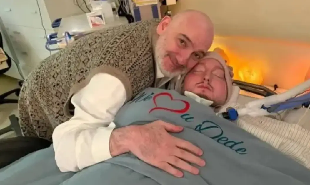 His father announced the news of his death (X)