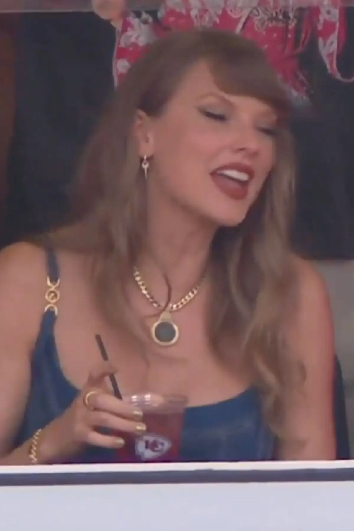 Fans believe Taylor called a fan 'so cute' after showing her a 'gift' (@SNFonNBC/X)