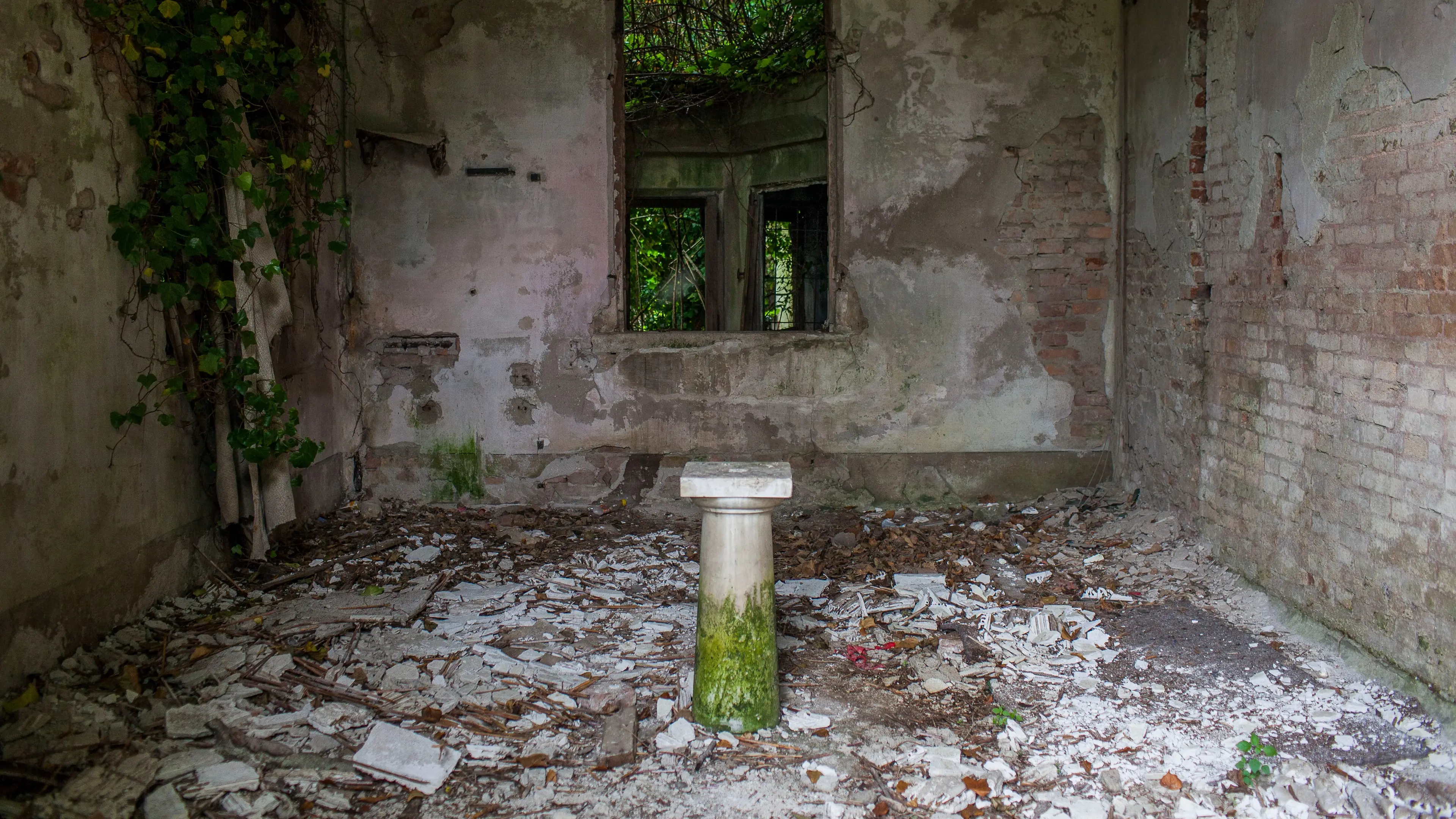 ‘World's most haunted island’ where tourists are banned from visiting has seriously creepy history