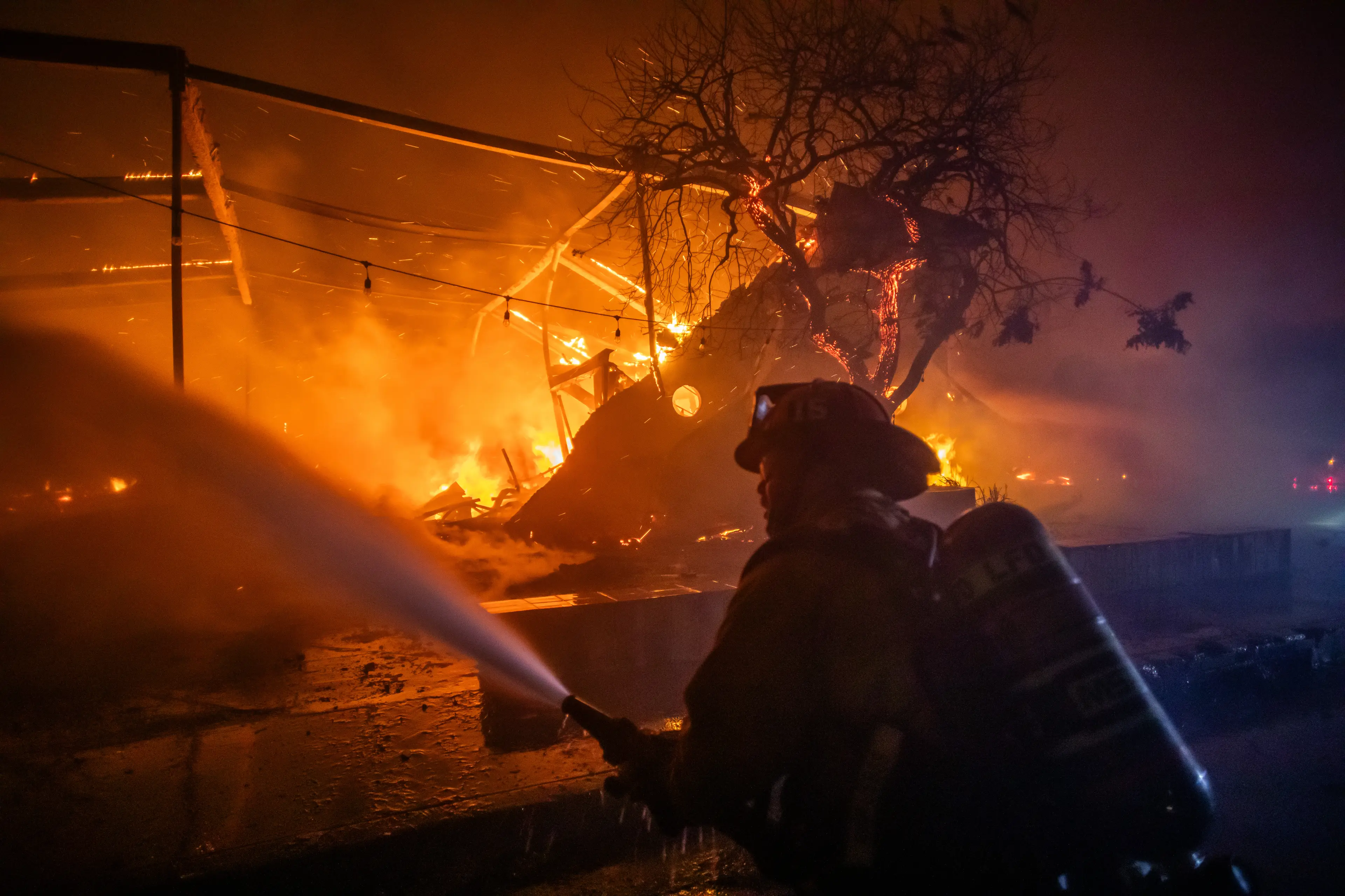 The first LA fire erupted on Tuesday (Apu Gomes / Stringer)
