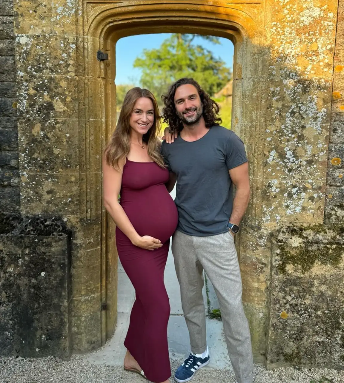 Joe Wicks with wife Rosie. (Instagram/@thebodycoach)