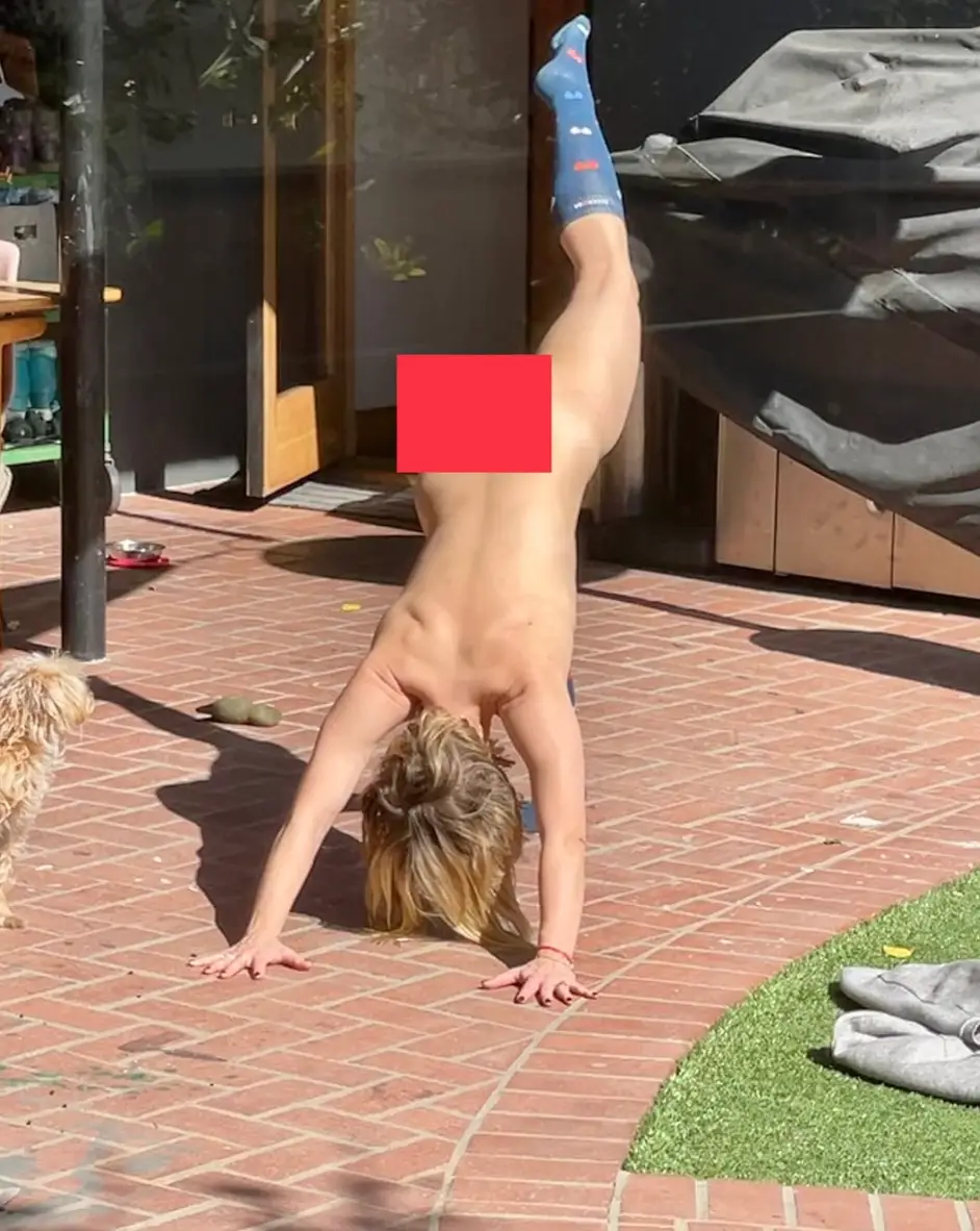 Dax Shepard shared a very surprising photo of his wife, Kristen Bell, to social media on Tuesday (15 July) (Instagram/@daxshepard)