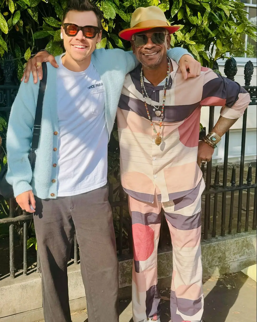 Harry Styles complimented one man's outfit who had no idea who he was (Instagram/@the_nell_man)