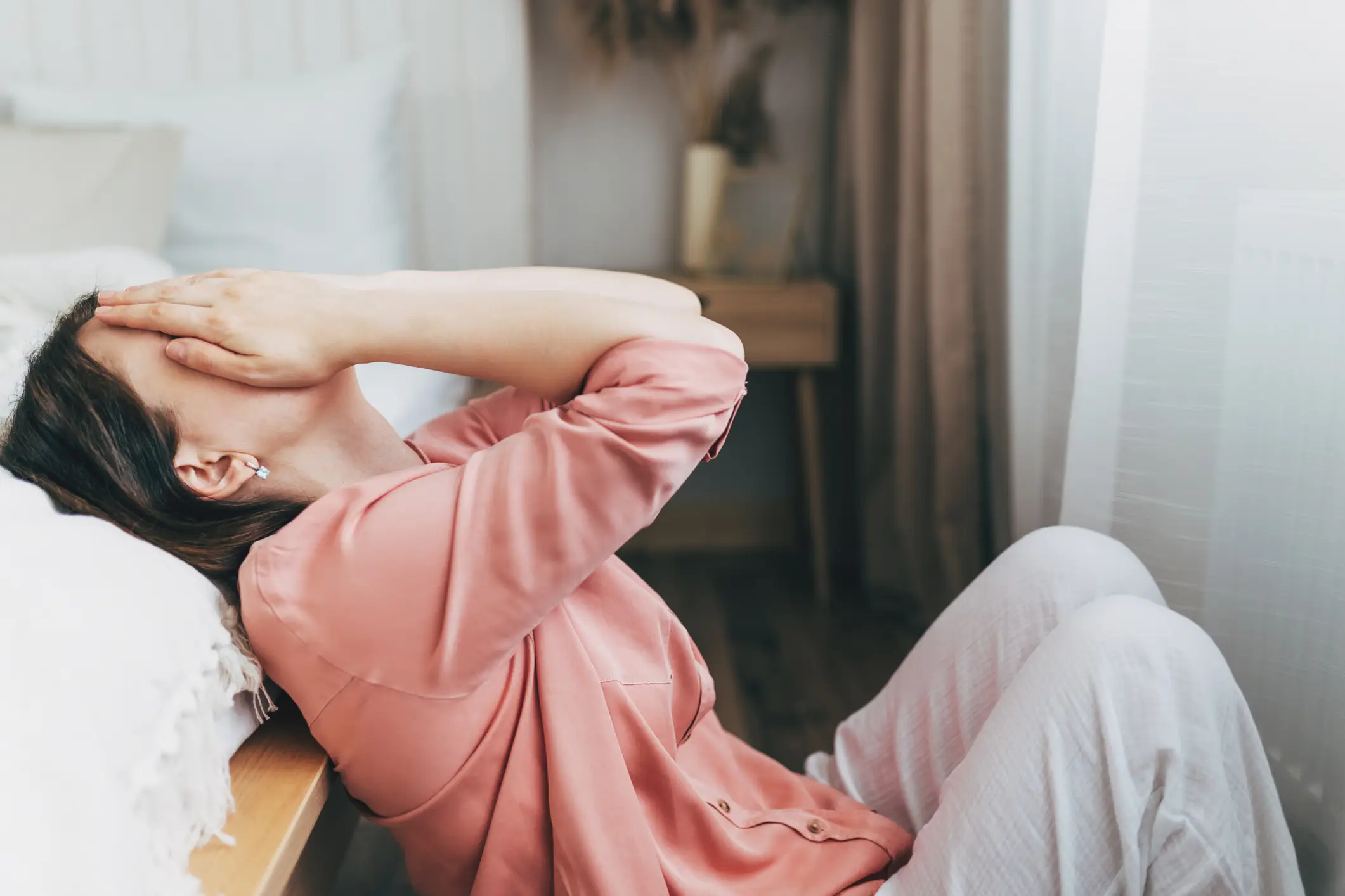 What on earth is 'thorning' and why do people do it so much when dating? (Getty Stock Images)