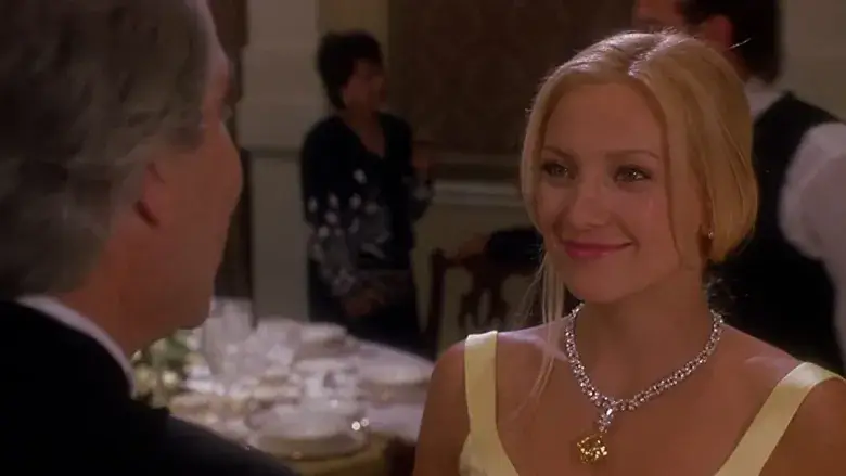 For most of the film, Andie's hair is straight. (Paramount Pictures)