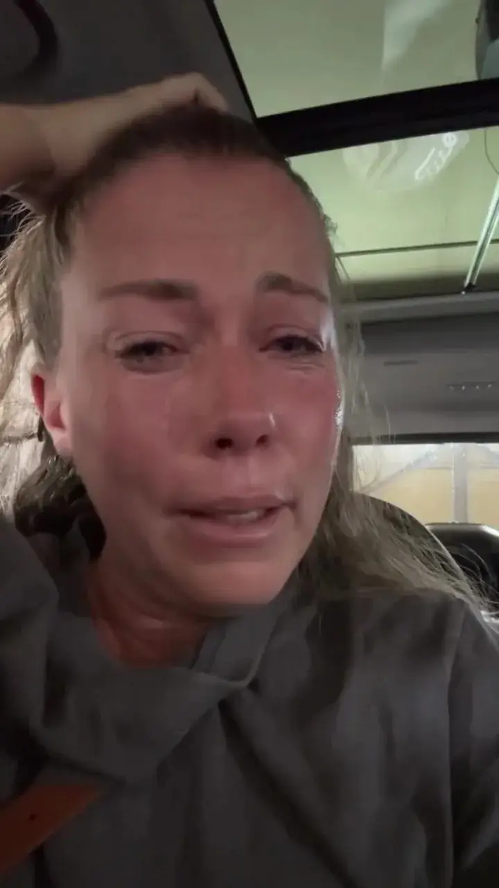 Kendra shared a tearful update with supporters (Instagram/kendrawilkinson)