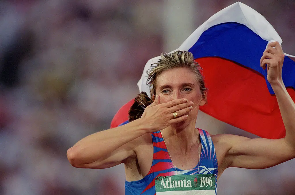 Soviet athlete Svetlana Masterkova wins the gold medal in the women's 1500m during the 1996 Atlanta Olympics. (Stu Forster/Getty Images)