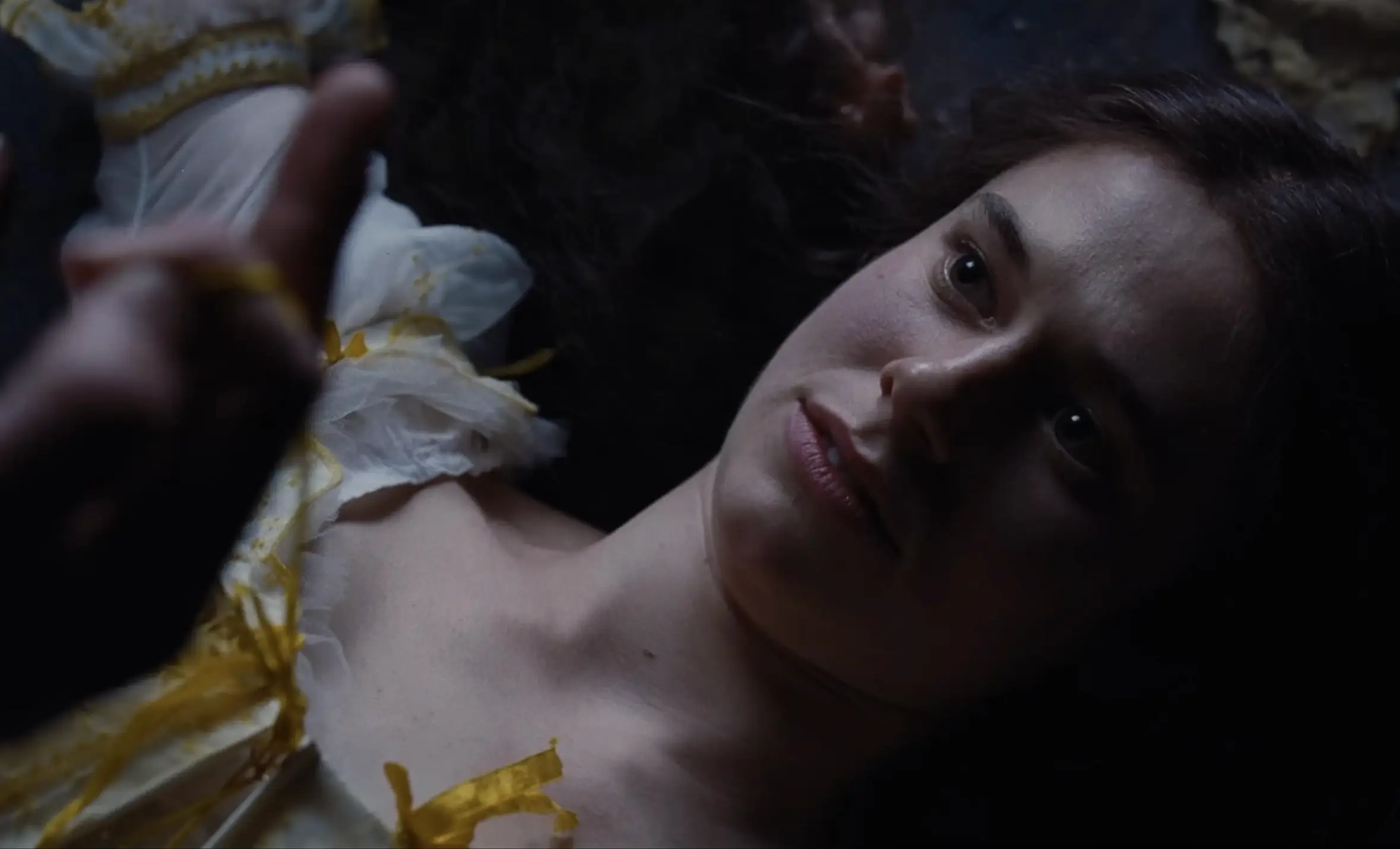 Critics have slammed producers for fetishising Heathcliff's treatment of Isabella (Warner Bros.)