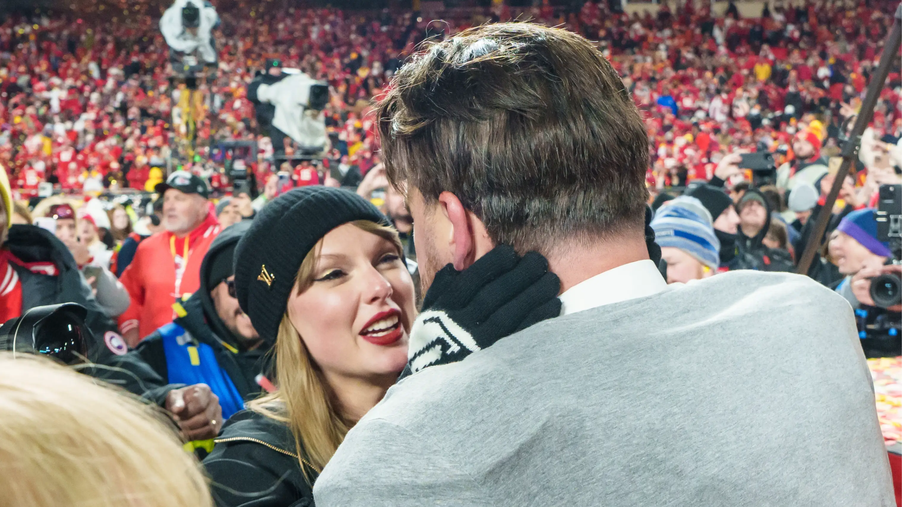 Lip reader reveals what Taylor Swift whispered to Travis Kelce during emotional moment at Chiefs game