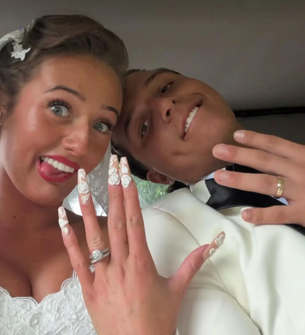 A number of other girls and women have shared their plans to wear a pair of Crocs on their special day too (TikTok/@venezuelaffury)
