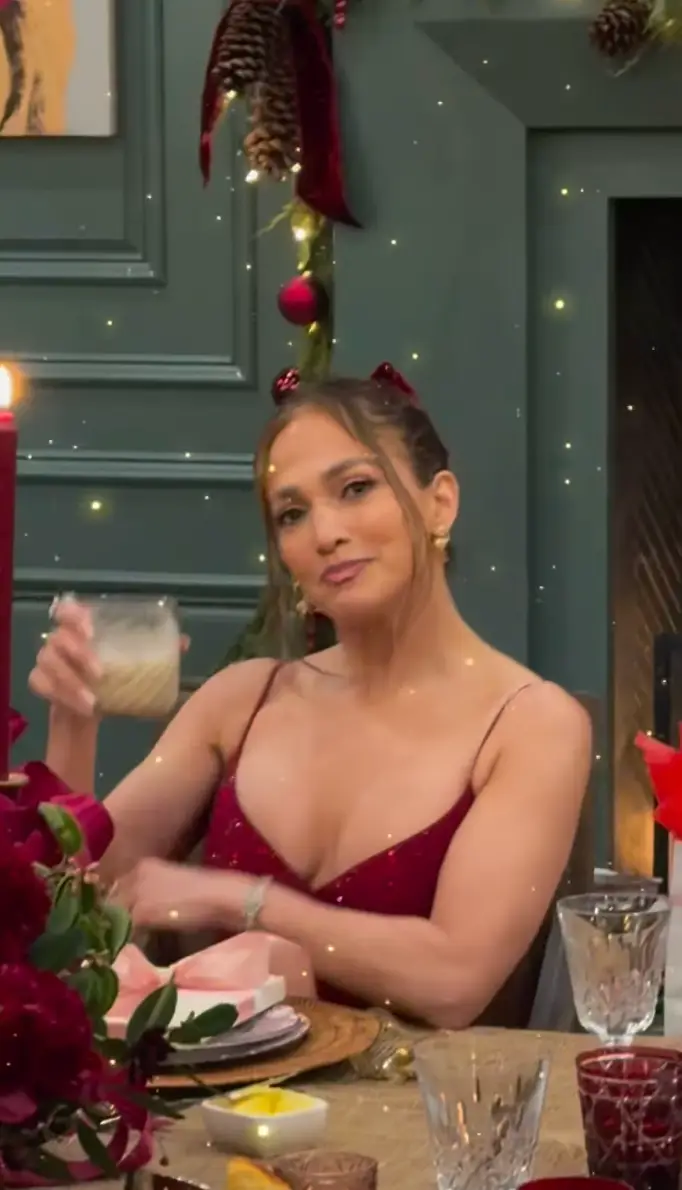 Lopez shared a number of Christmas posts to social media (Instagram/@jlo)