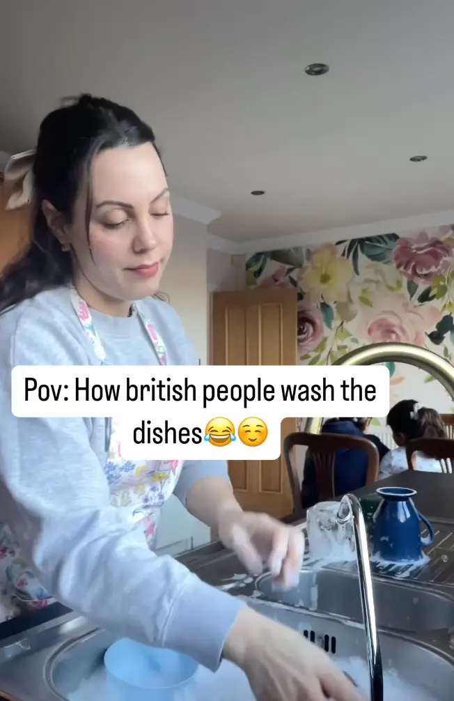 Good God what is going on here?! (Instagram/@ingiltere_herseyden_biraz)