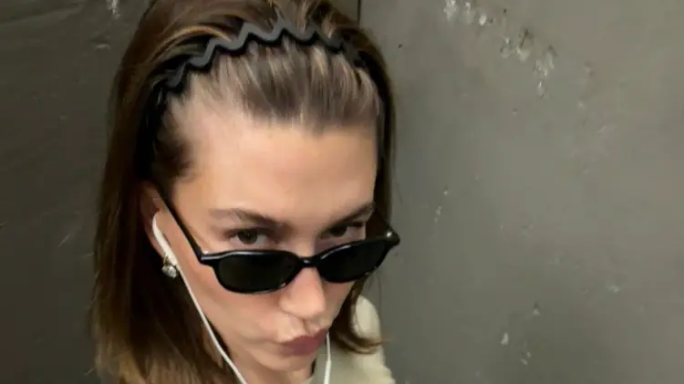 Hailey Bieber delivers 00s nostalgia with must-have zig zag hairband