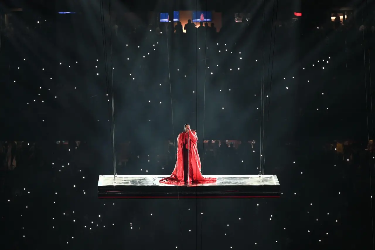 The singer kicked off her live performance suspended high above the Arizona stadium on Sunday (12 February).