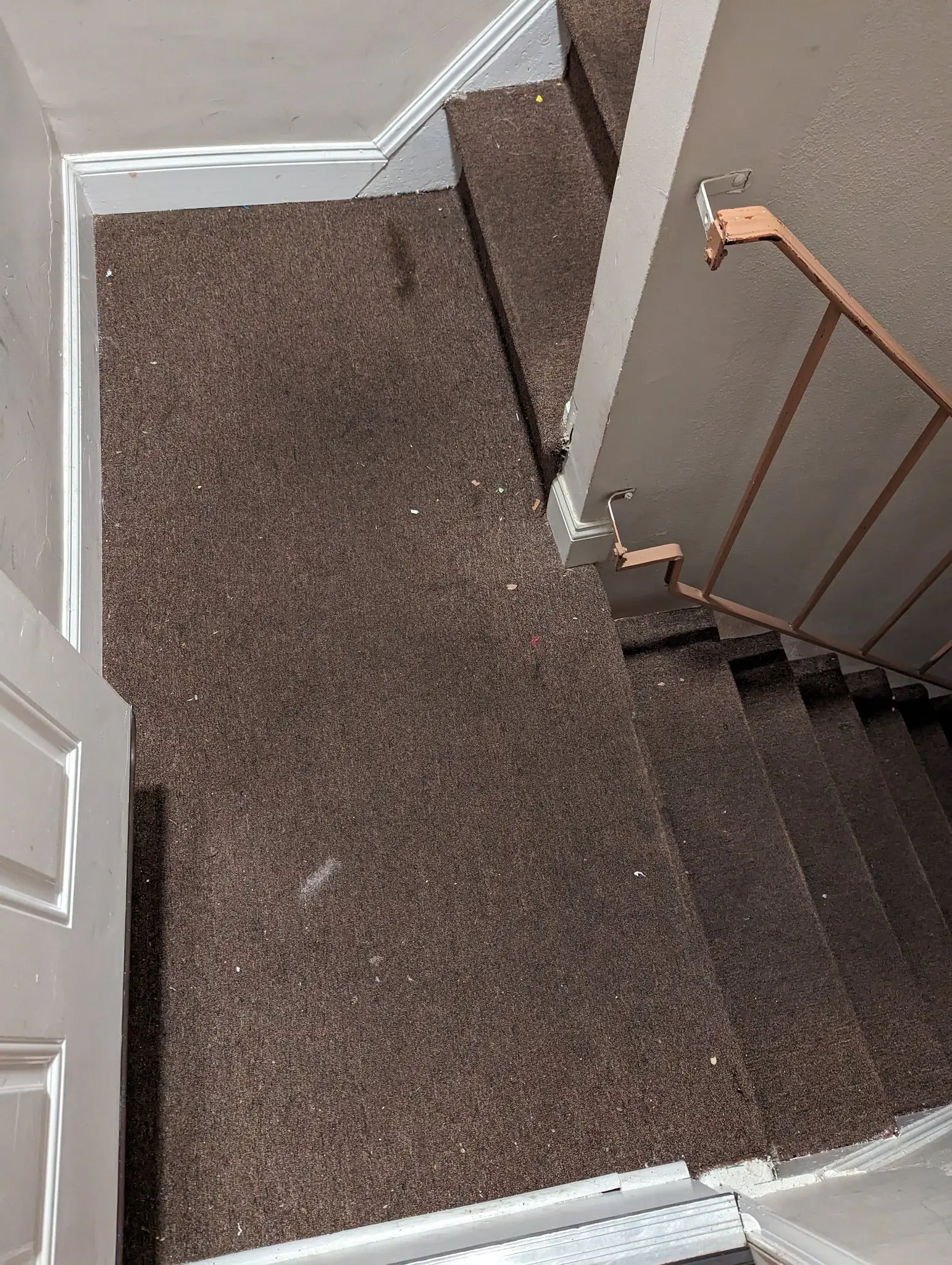 Melanie Rio took to Twitter to share her experiences with a 'filthy' Airbnb property.