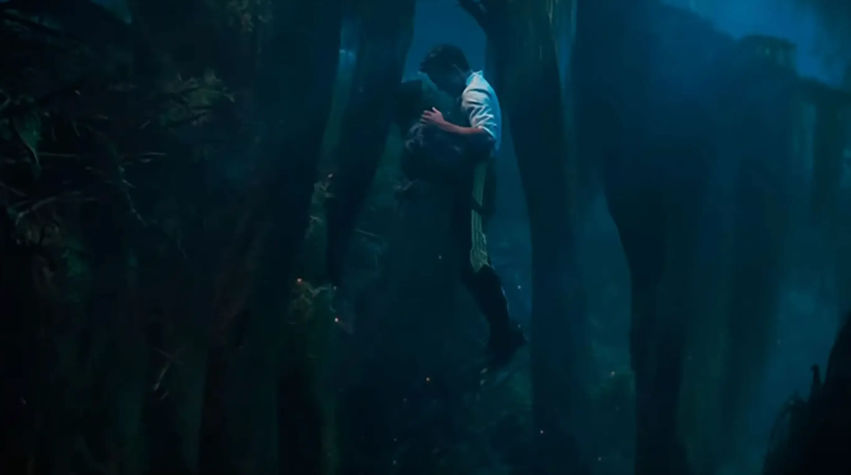 The film's costumer designer Paul Tazewell has explained that it adds to the intimacy of the scene (Universal)