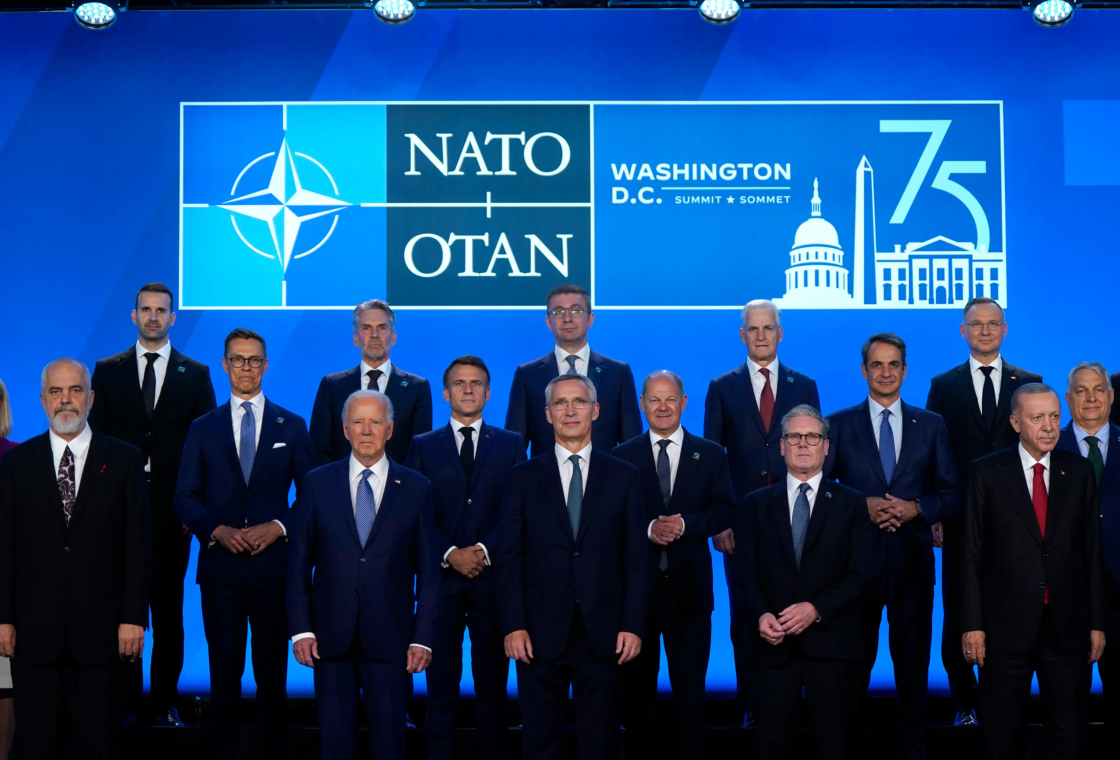 Trump issued his NATO allies with a threat (Kent Nishimura/Getty Images)