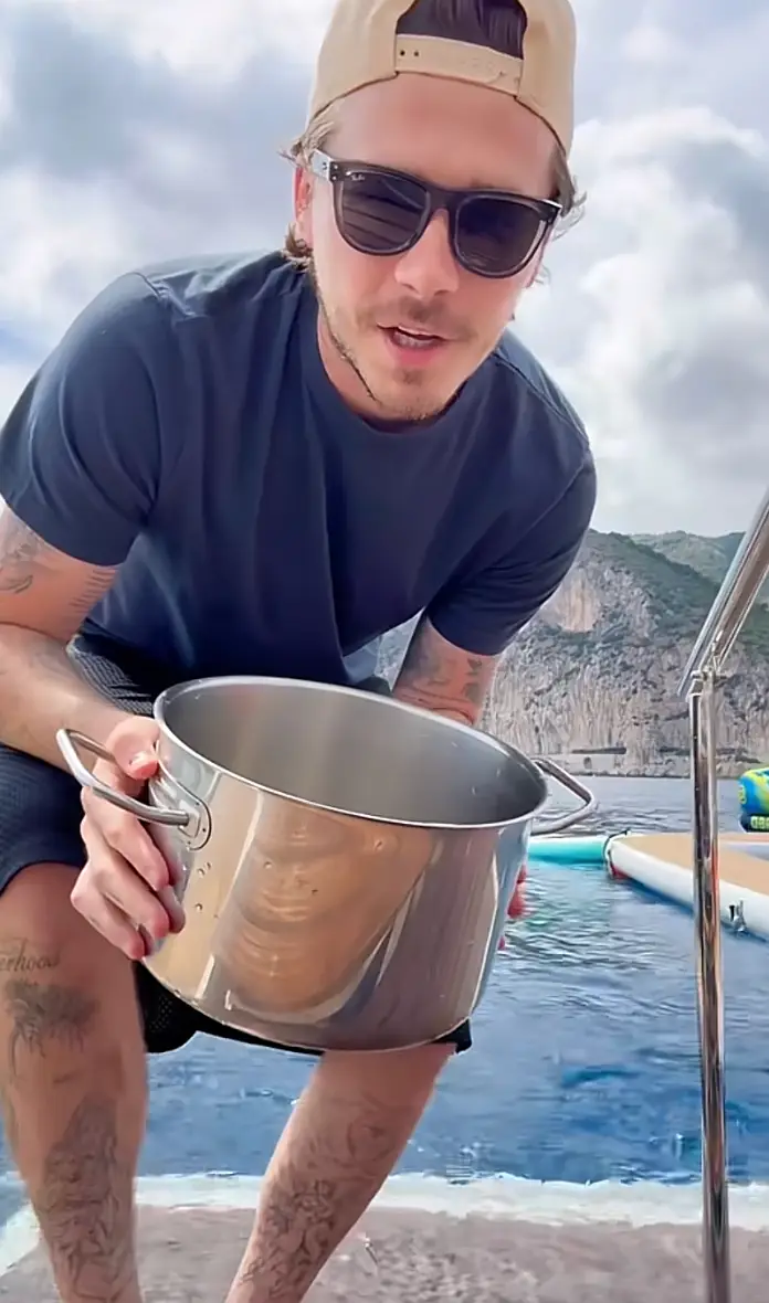 Brooklyn Beckham has shared a divisive cooking video to social media (TikTok/@brooklynbeckham)