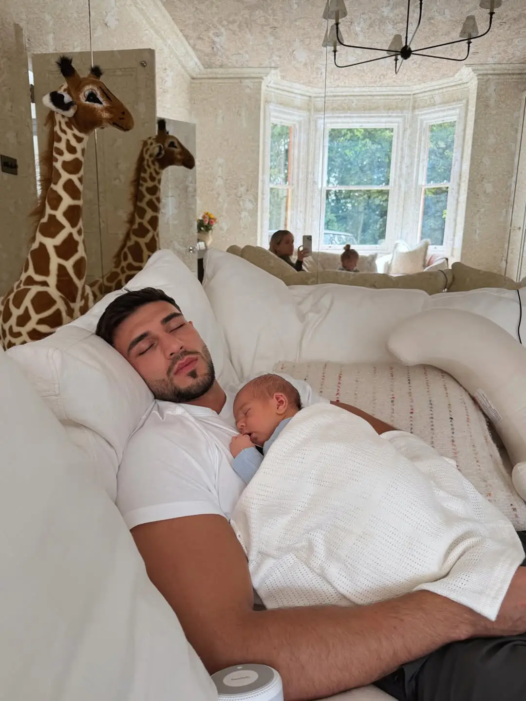 Tommy and Midas having a cuddle the morning after his fight (Instagram/@mollymae)