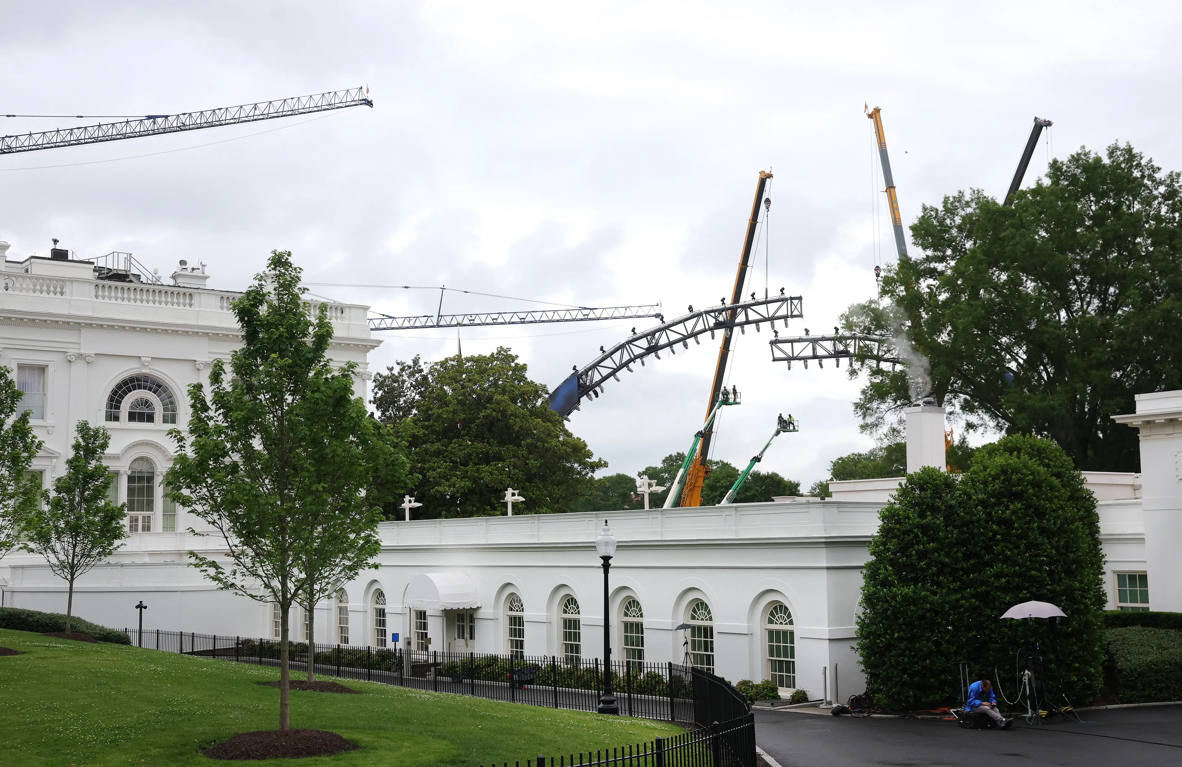 A giant lighting rig has been seen at the White House (Kevin Dietsch/Getty Images)