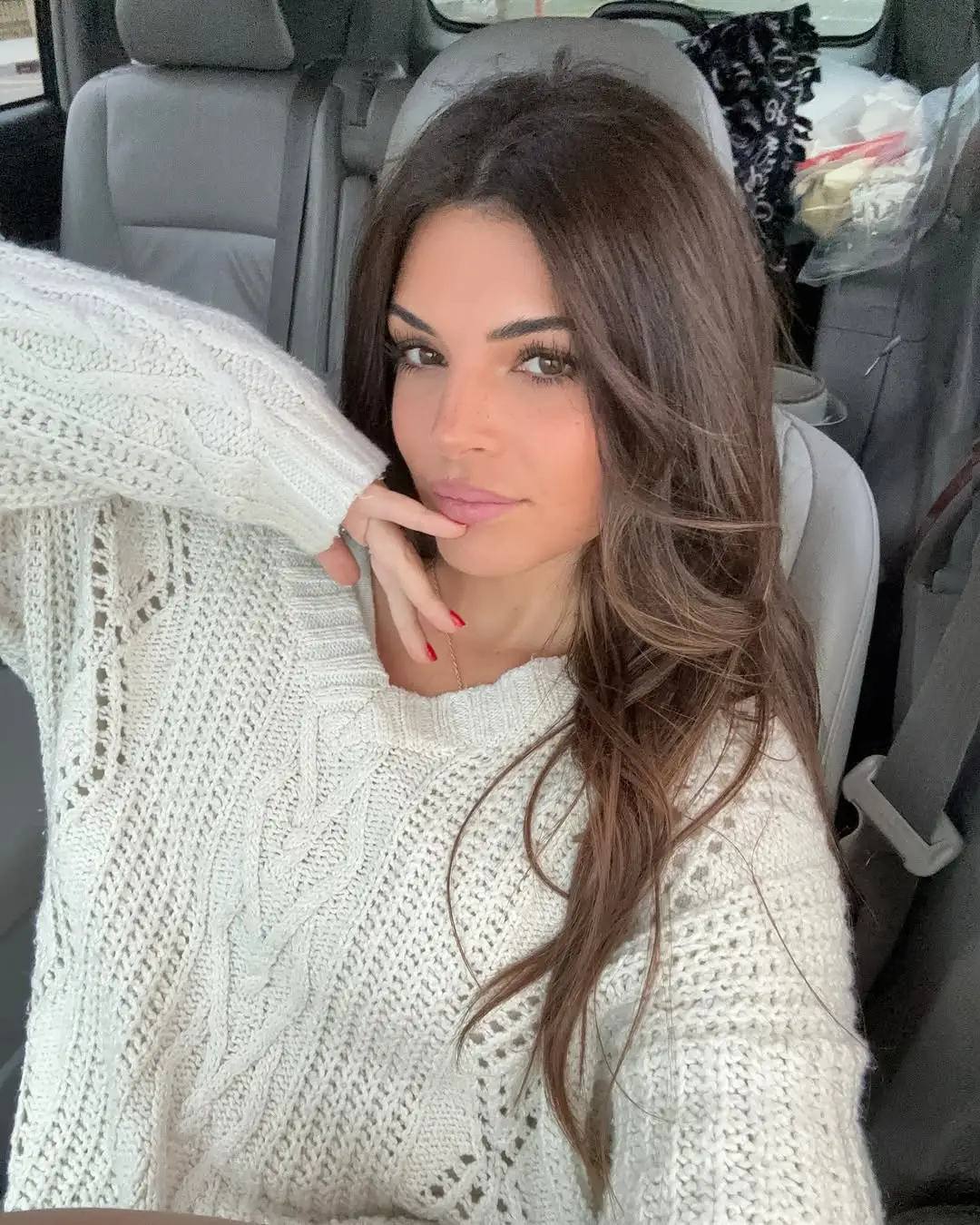 Influencer Steph Bohrer received an unexpected note while she was at the airport waiting for a flight (Instagram/@stephbohrer