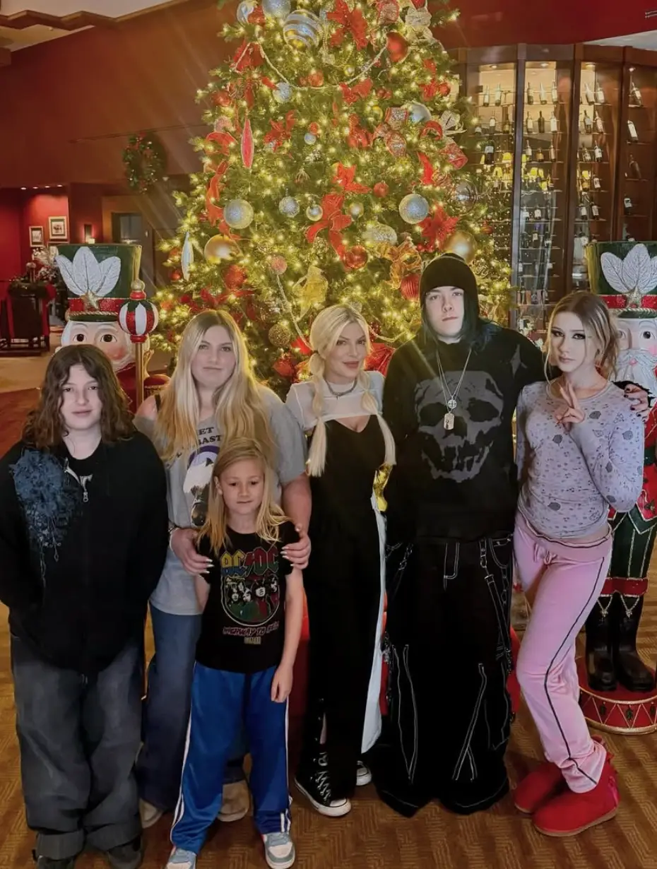 Spelling is a mother-of-five (Instagram/@torispelling)