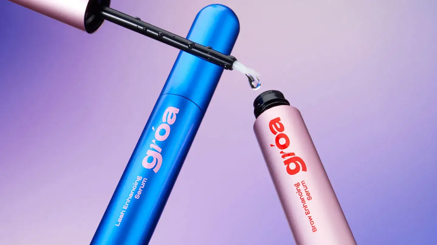 One reviewer said the serum gave her 'lashes longer than the queue at Greggs' (groá)