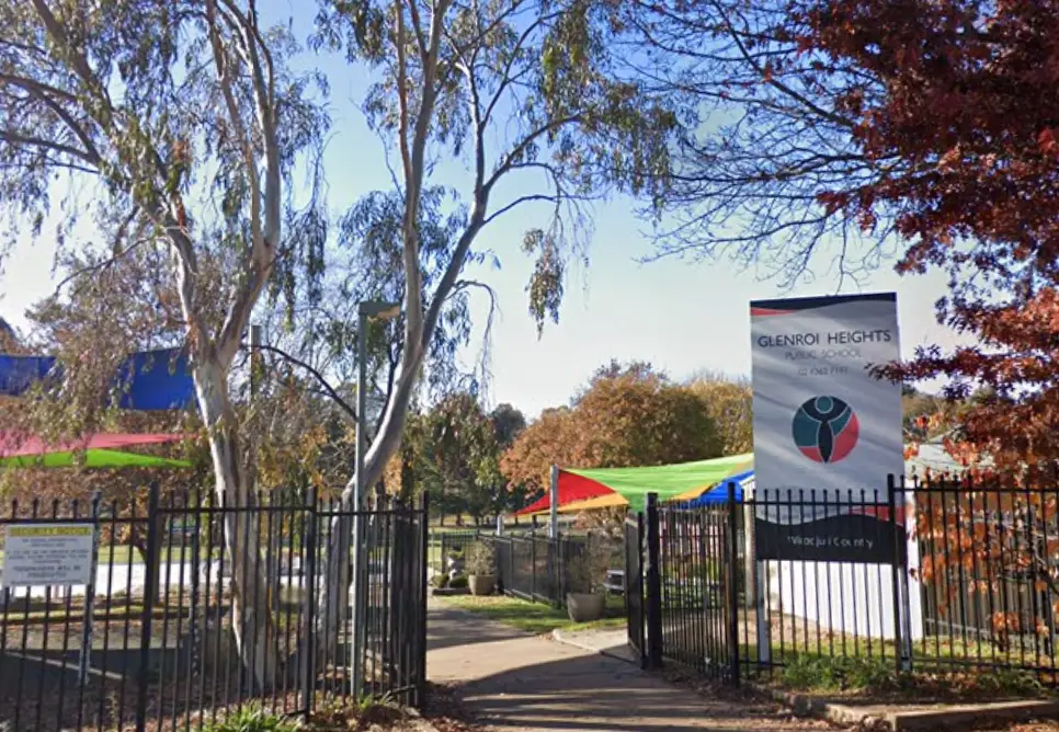 Decklan attended Glenroi Heights Public School.