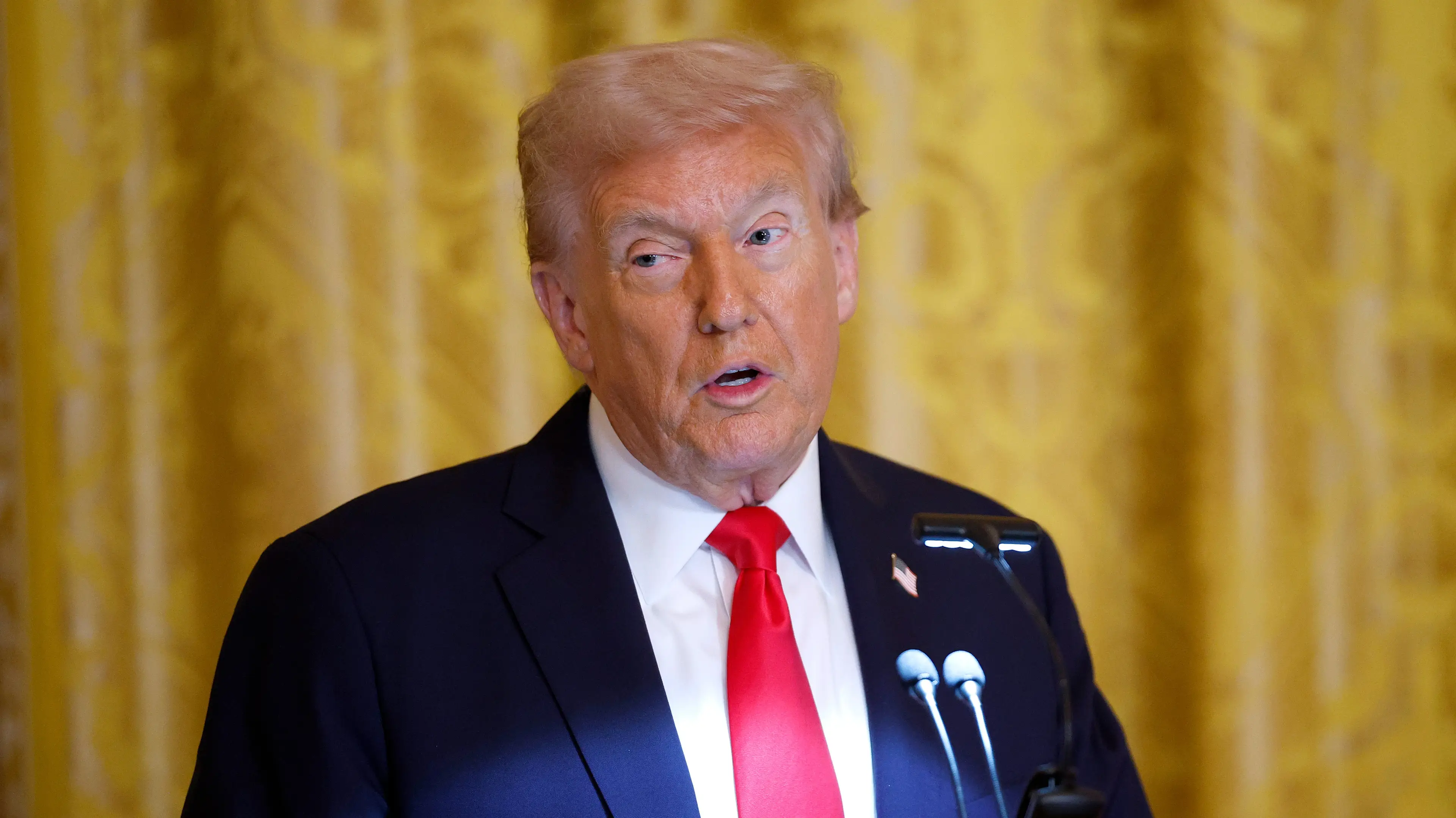 Donald Trump hosts billionaires in his new $200,000,0000 White House ballroom and people are furious