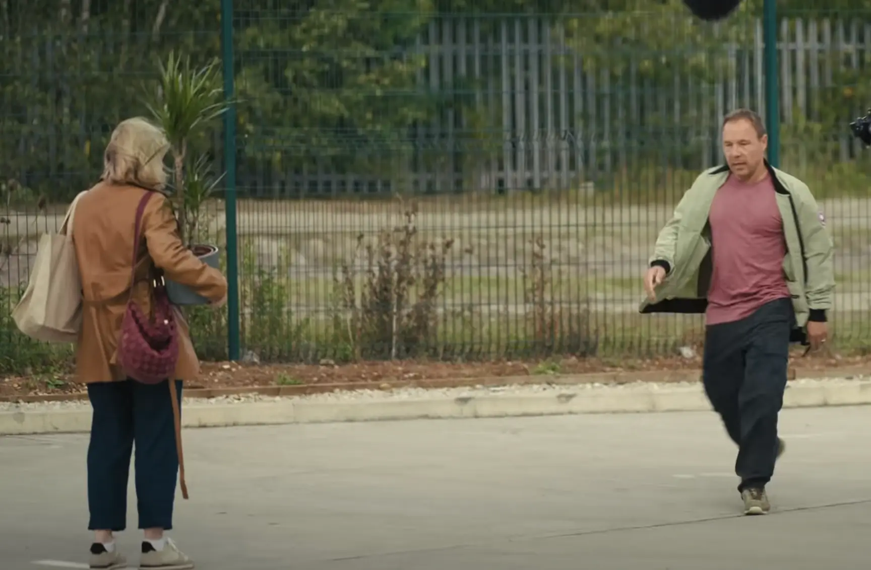 You may have wondered why Amanda decided to buy a plant (Netflix)