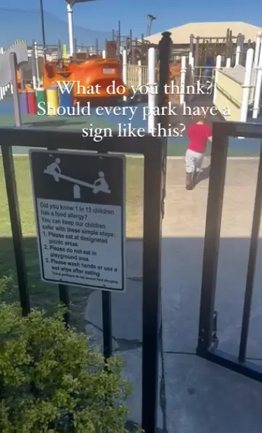 The sign politely asked parents to refrain from having their children consume food outside of the designated areas.