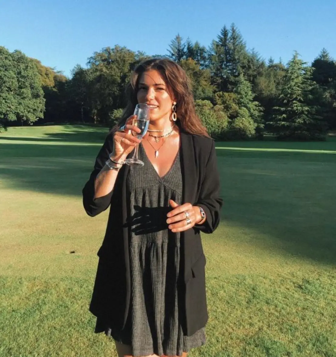 Lewis Capaldi is dating Ellie MacDowall.