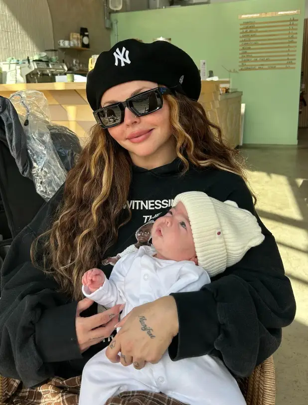 The star shared a sweet post celebrating the girls (instagram/jesynelson)