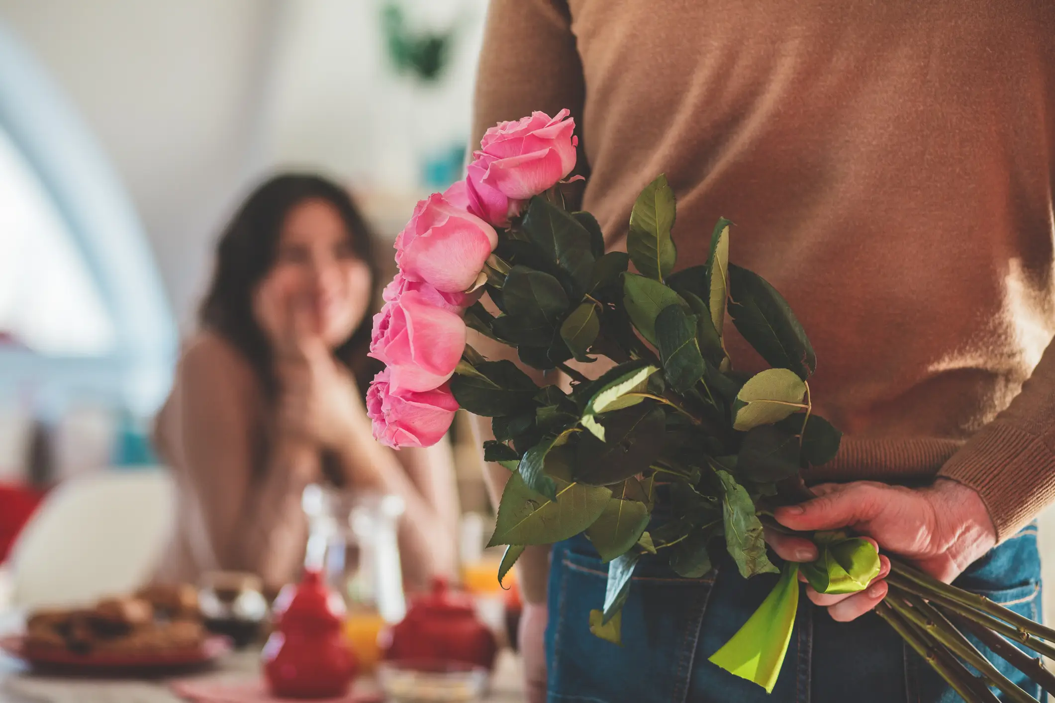 The first stages of love bombing can involve overly affectionate behaviour and the act of giving lots of gifts.