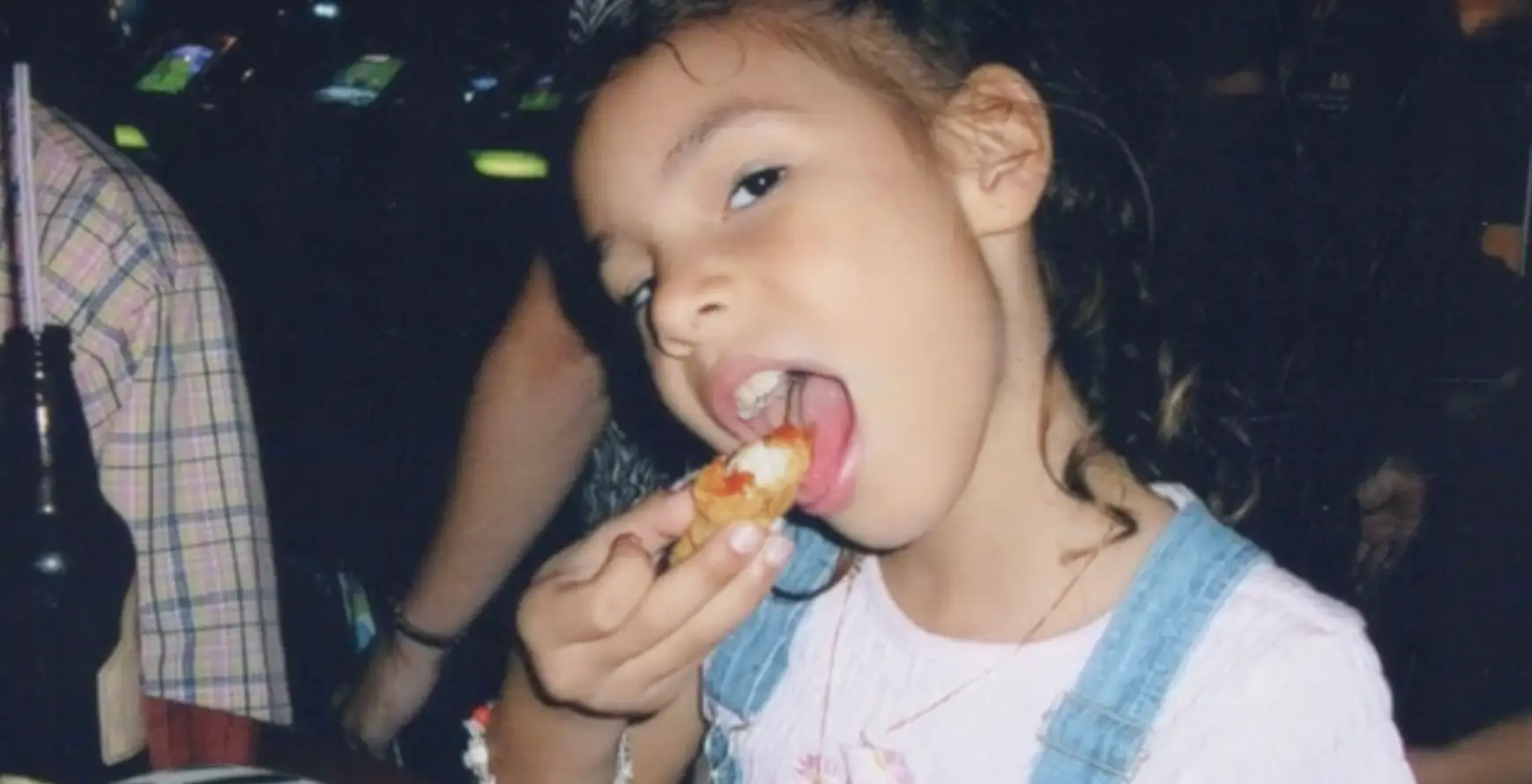 Luz Cuevas noticed that the little girl's dimples were similar to that of her eldest son (U)