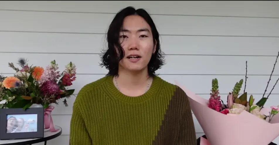 Sara's partner Hyun addressed her fans.