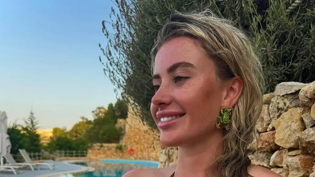 Instagram/@chloeayling97