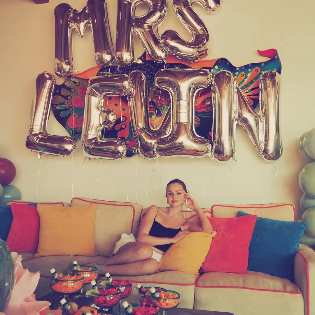 One detail that puzzled fans were some huge balloons spelling out her future husband's surname (Instagram/@selenagomez)