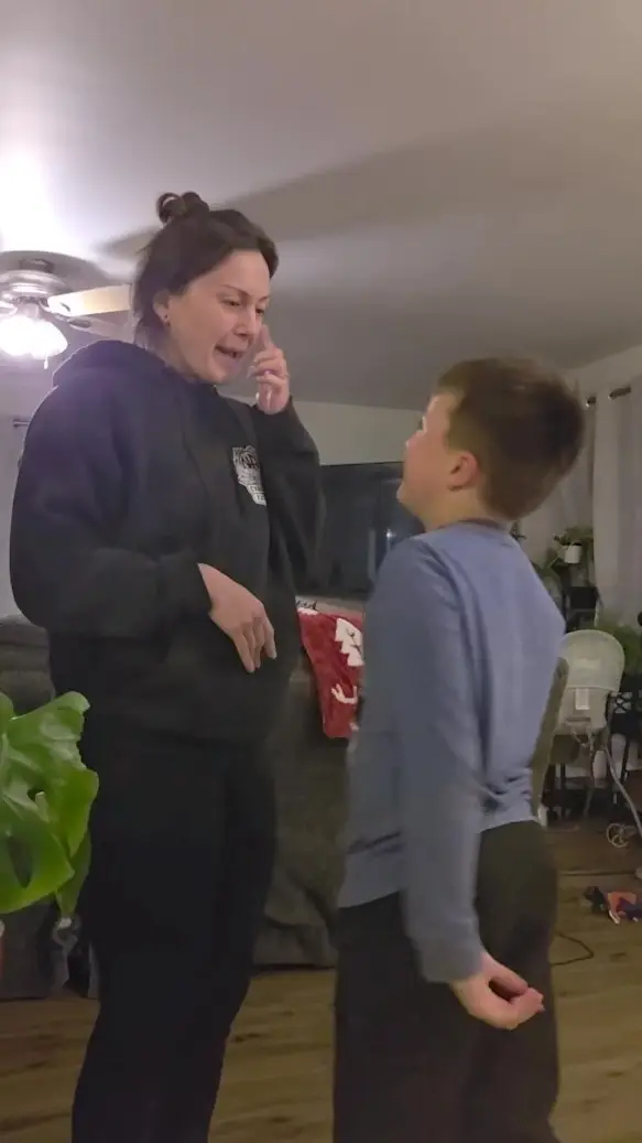 Mothers remember when they first held their children (Kora Hartwell / SWNS)