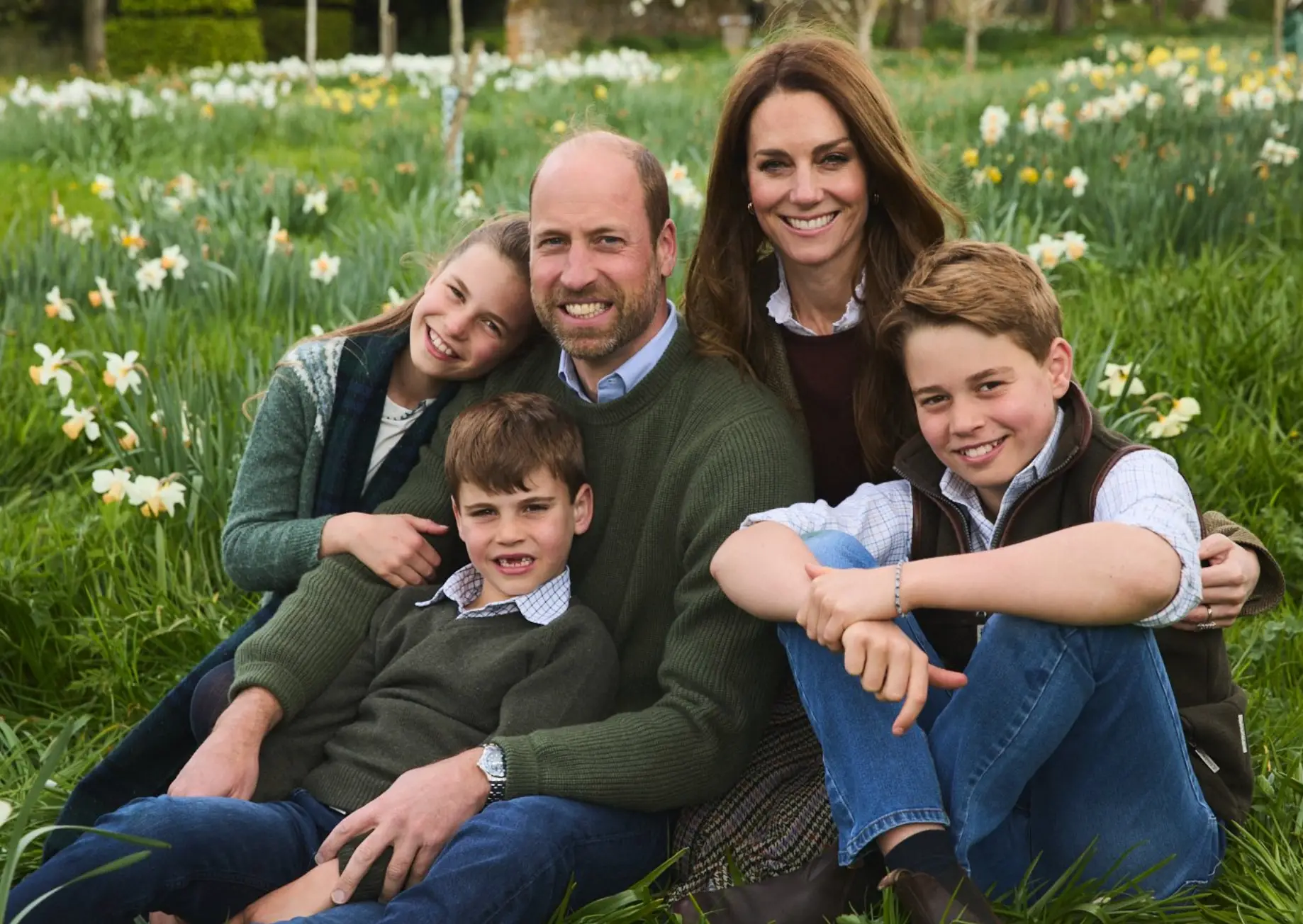 The couple's 2025 Christmas card photo was taken back in April (X/@KensingtonRoyal / Josh Shinner)